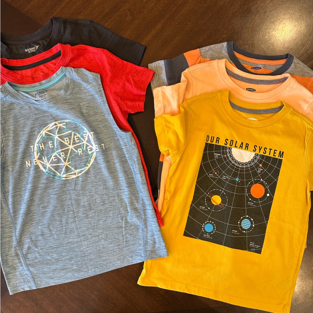Boys Tees - Old Navy Boys Tees Size Small (6-7)